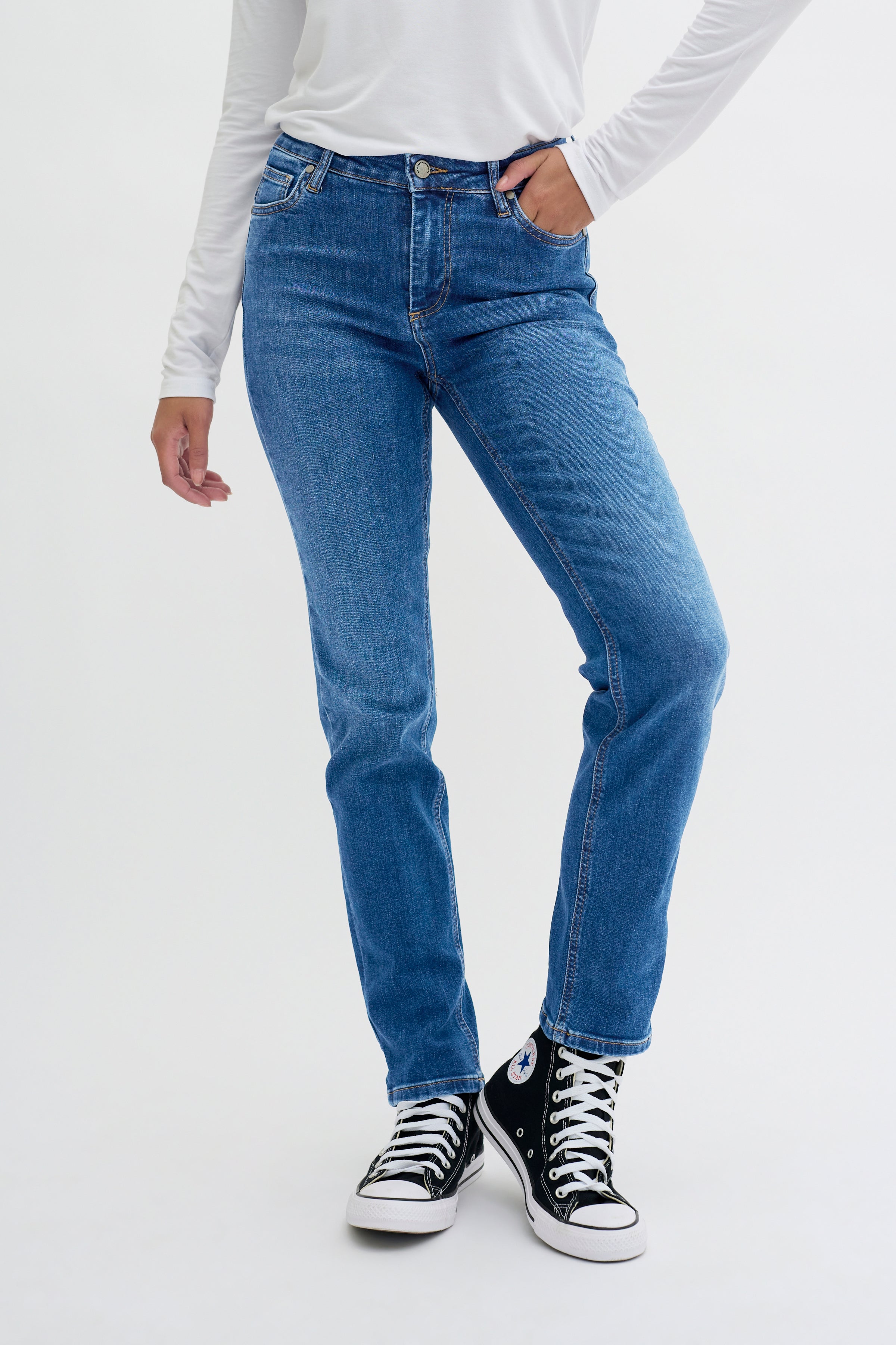 33 THE CELINA 148 HIGH STRAIGHT Y Jeans