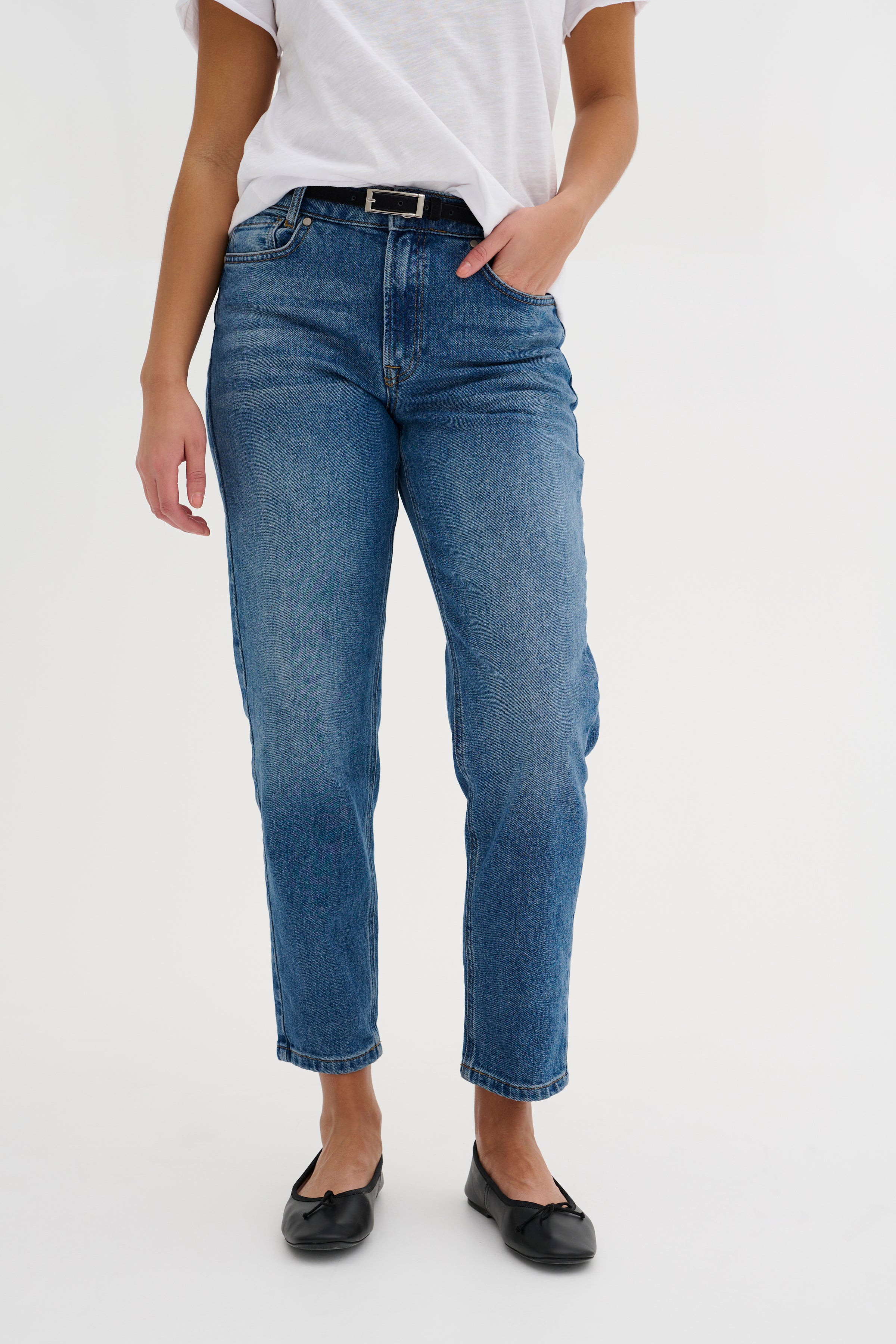 34 THE MOMMY 139 HIGH TAPERED Jeans