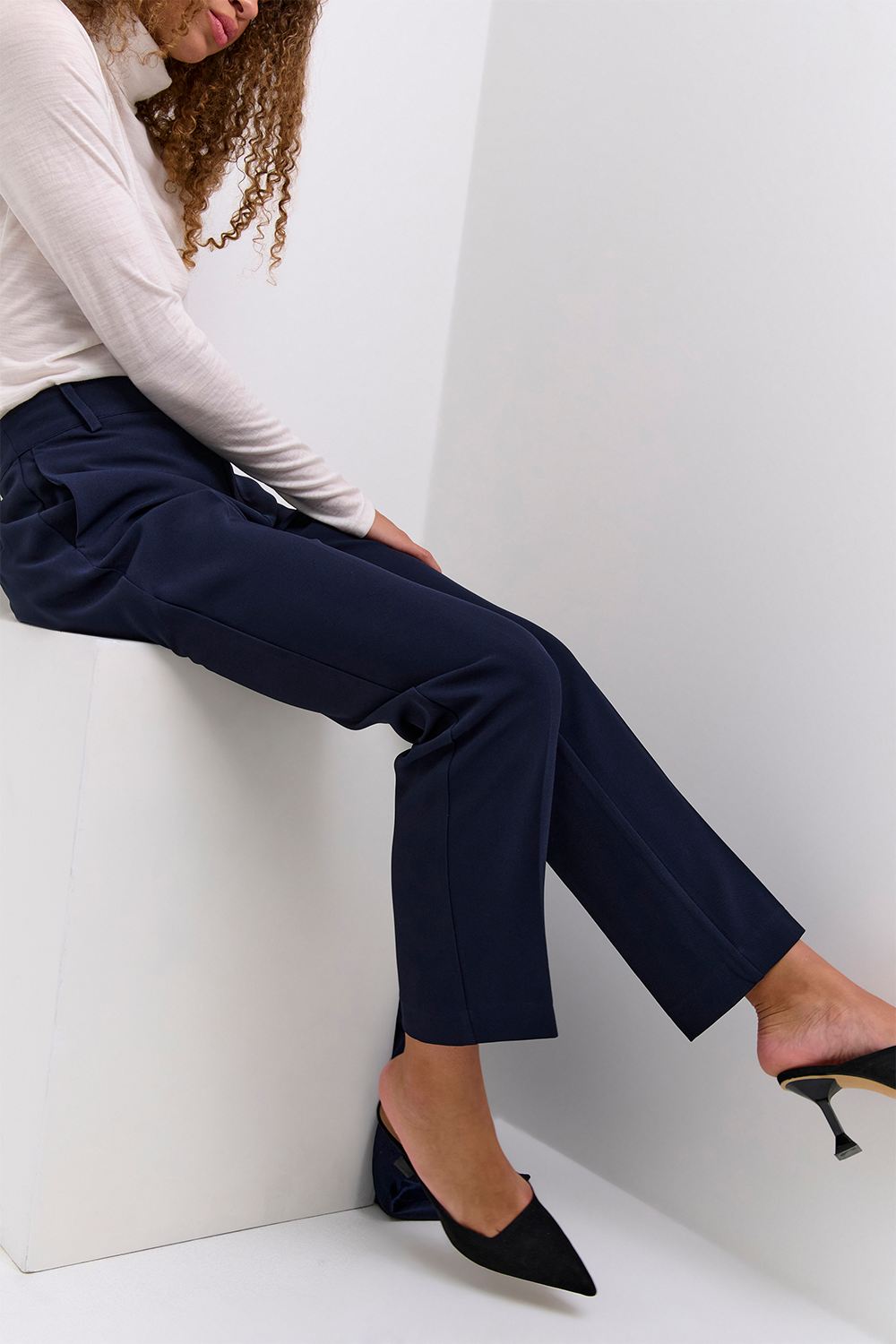 26 The Tailored Straight Bukser