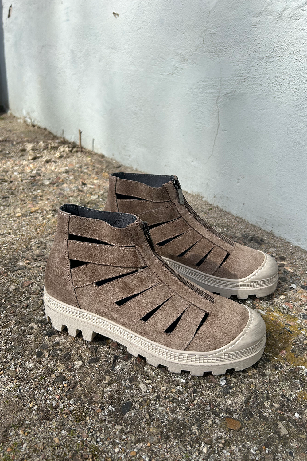 7421 Støvle med lynlås og stropper