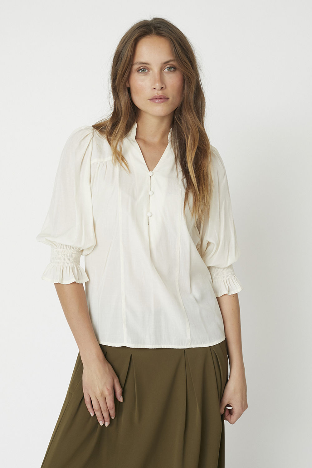 AilaCC Frill SS V-Bluse