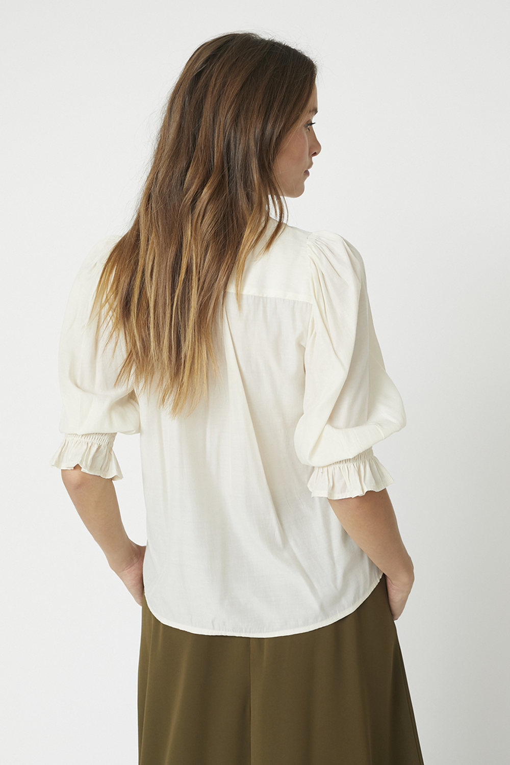 AilaCC Frill SS V-Bluse