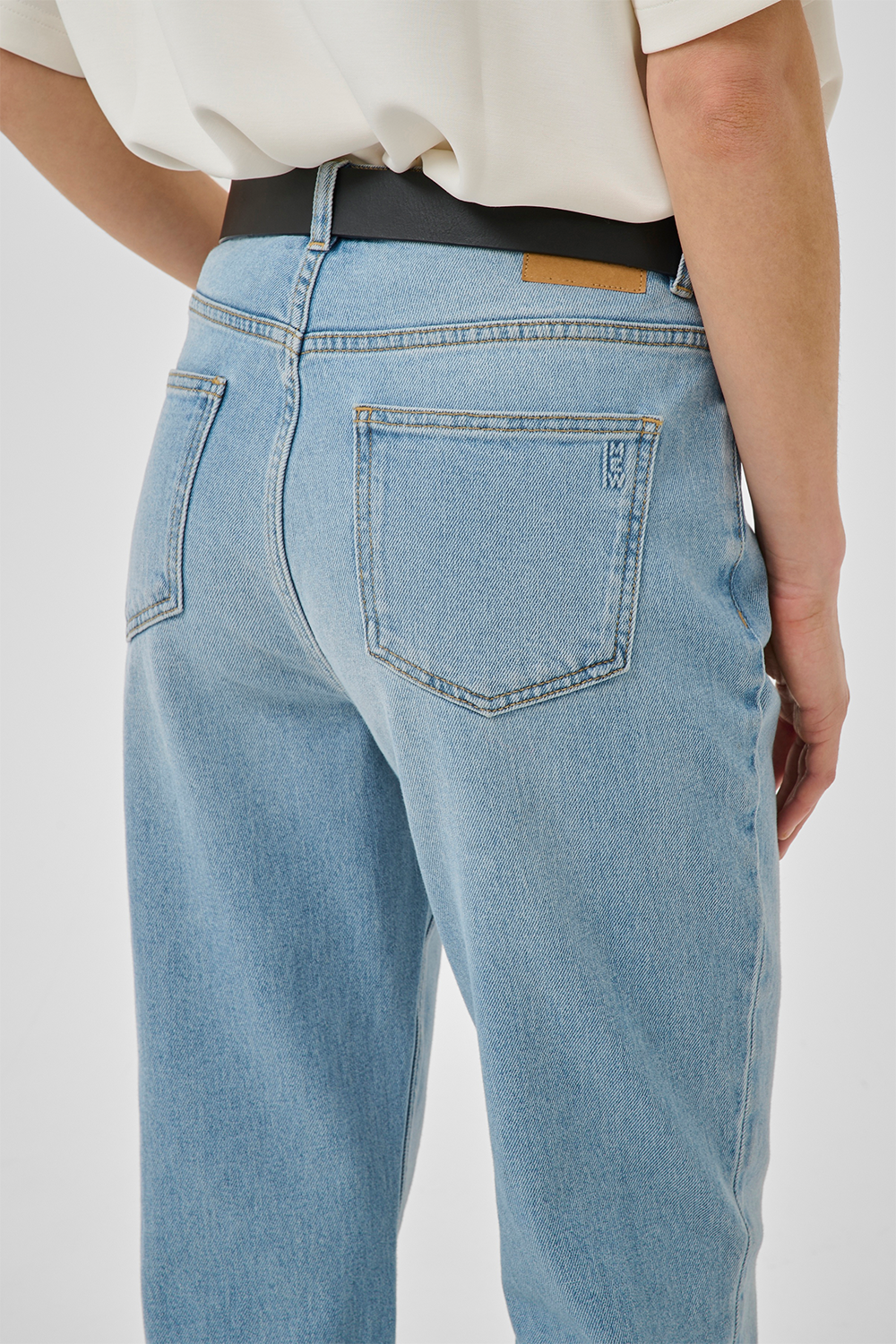 07 THE ISA 139 Jeans