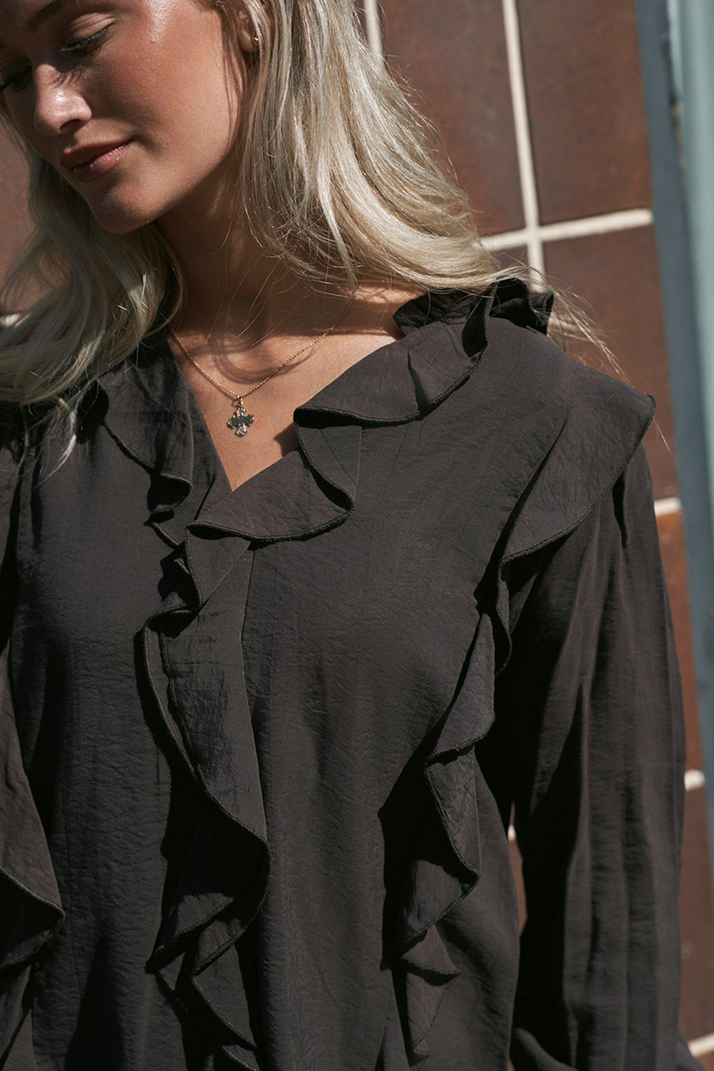 Larine Ruffle Bluse