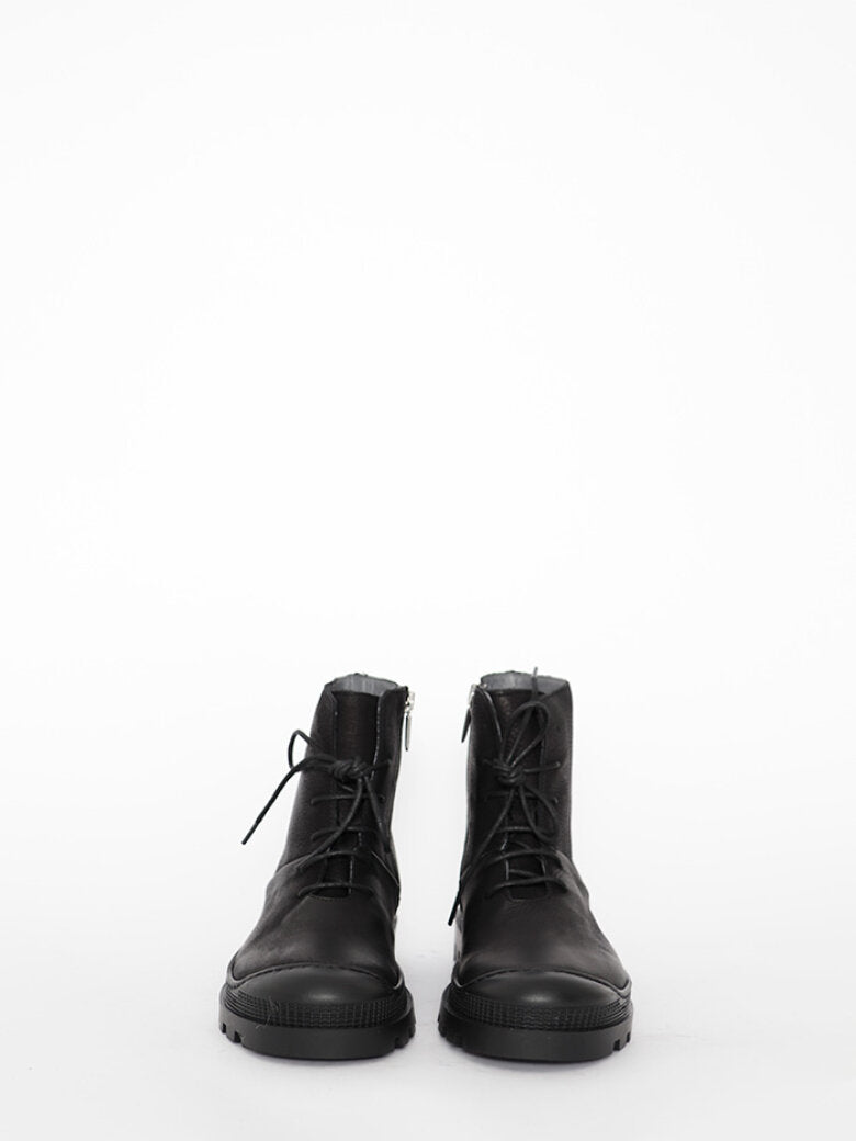 Støvle med snørre og lynlås