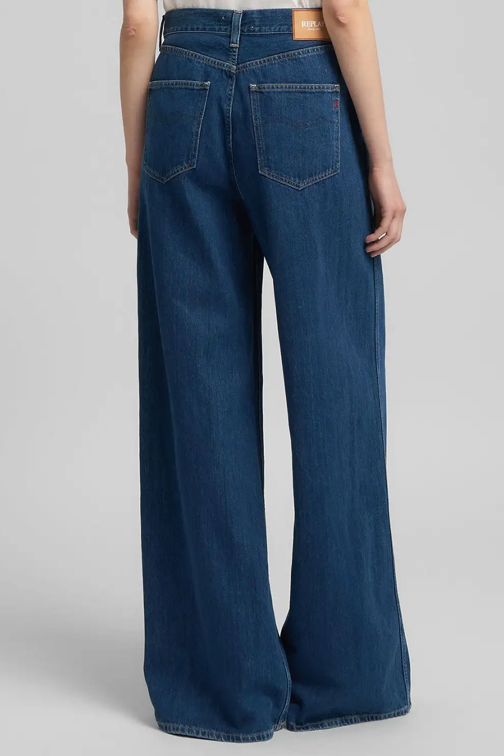 Wide-leg Jeans