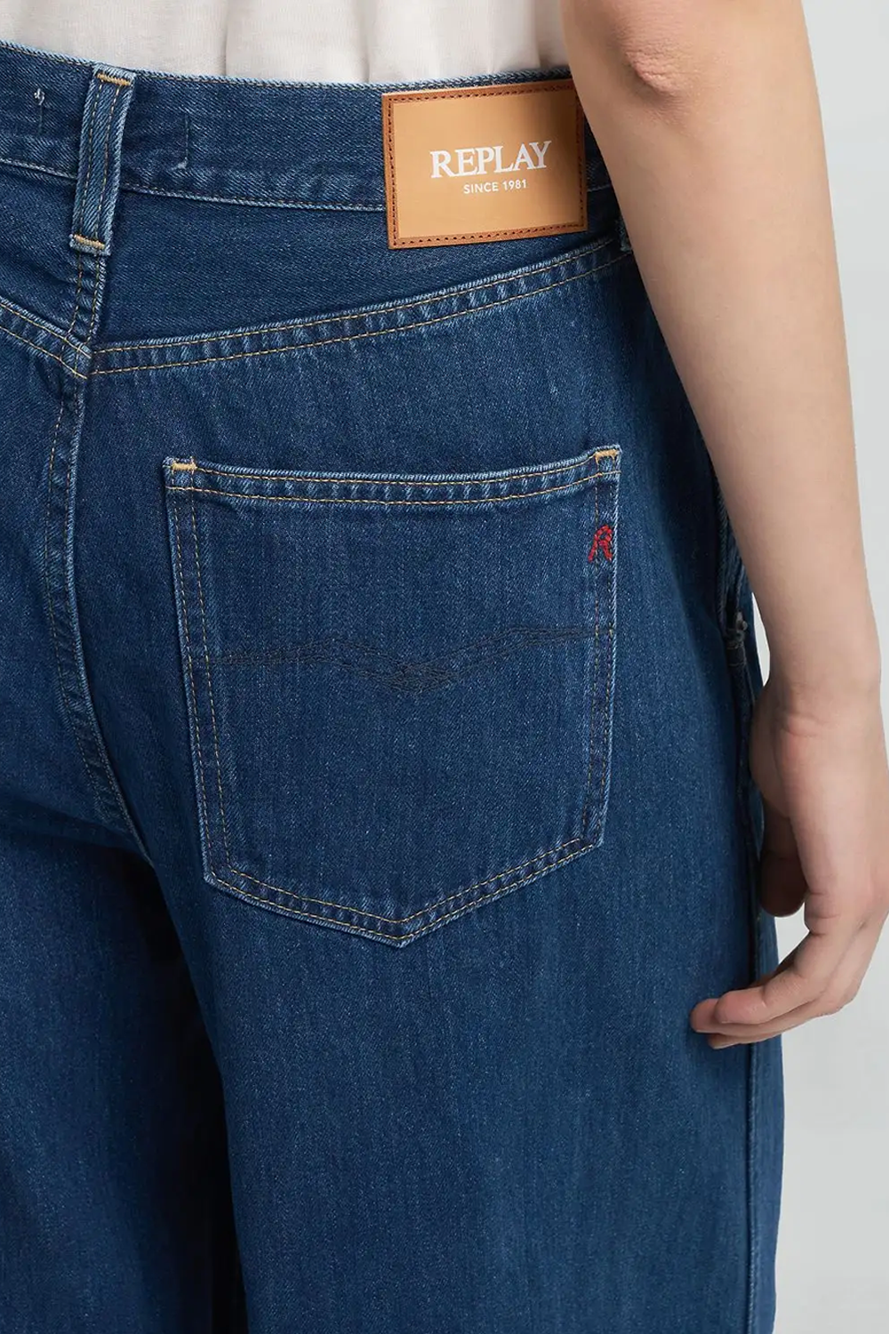 Wide-leg Jeans