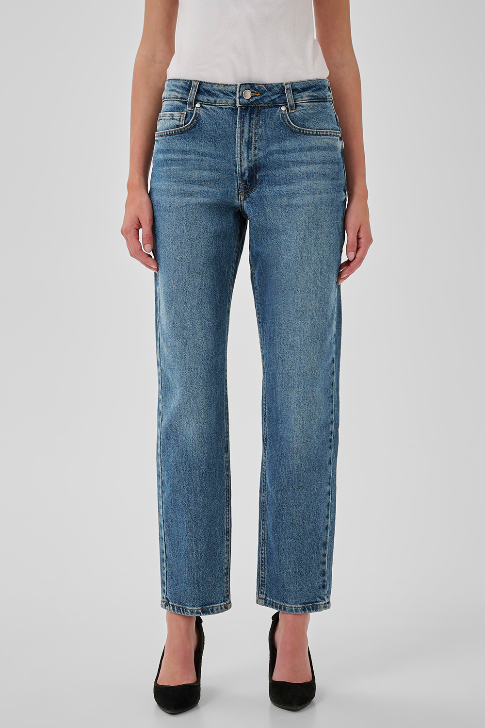 04 The Mommy 139 Jeans