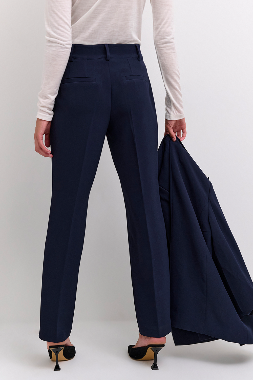 26 The Tailored Straight Bukser