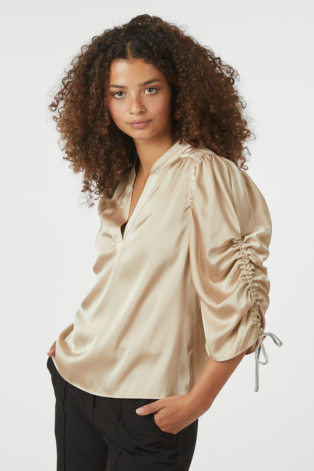 Alvira Drapy Satin Bluse