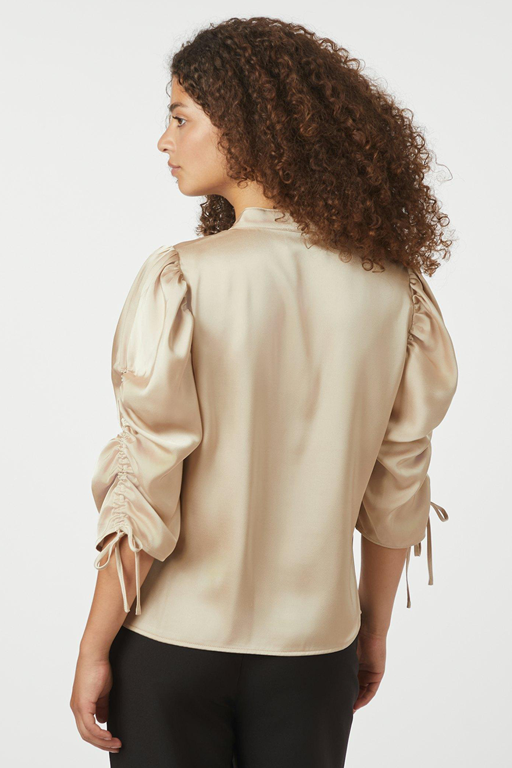 Alvira Drapy Satin Bluse
