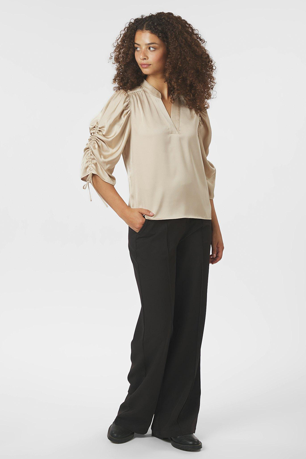 Alvira Drapy Satin Bluse