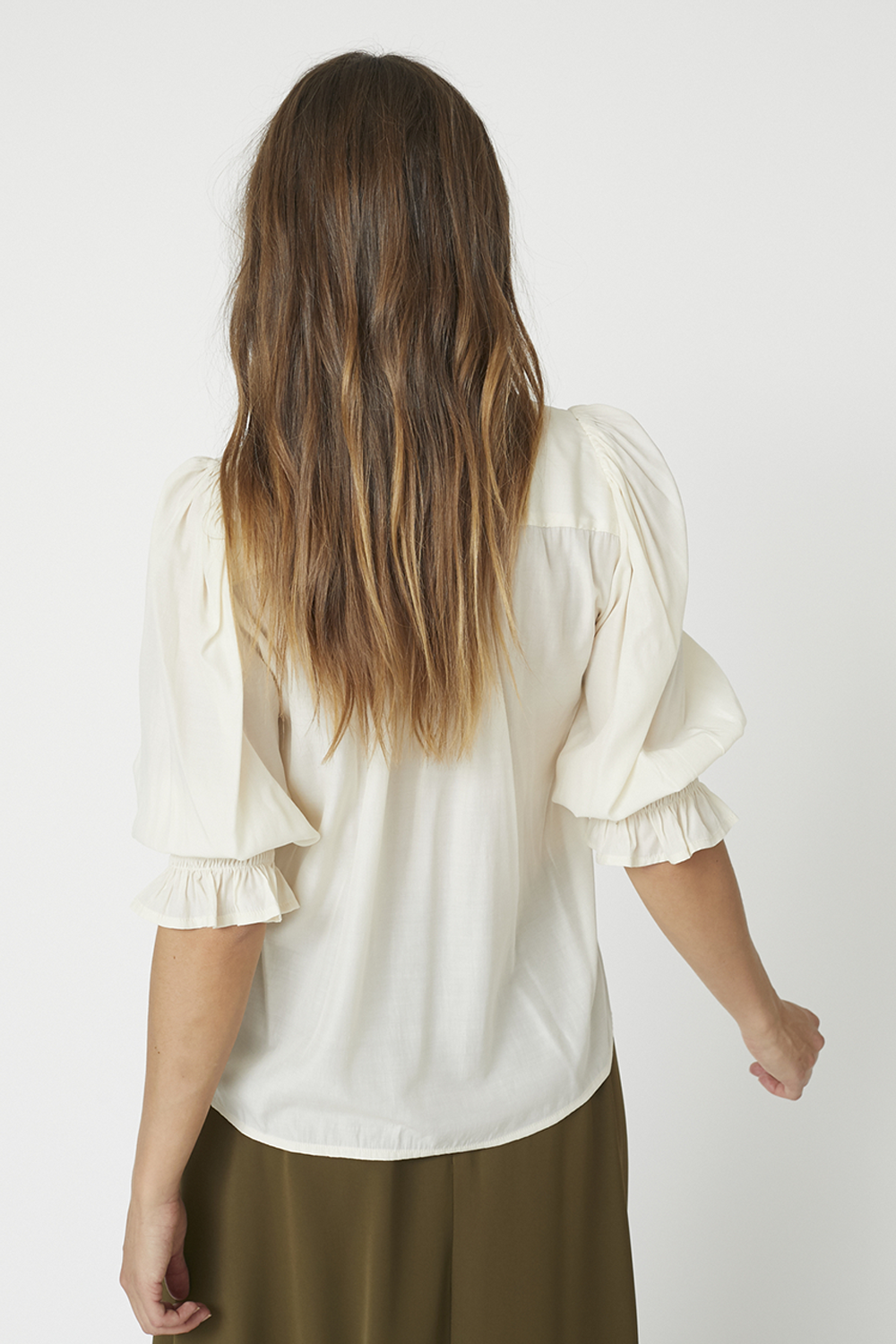 AilaCC Frill SS V-Bluse